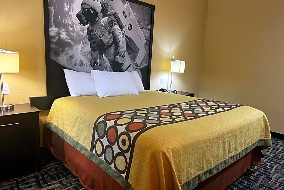Super 8 by Wyndham Pasadena