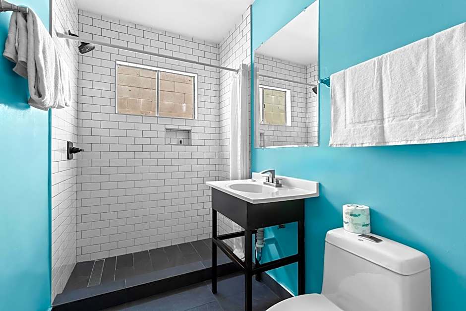 Rodeway Inn & Suites North Hollywood Burbank Airport - Universal Area