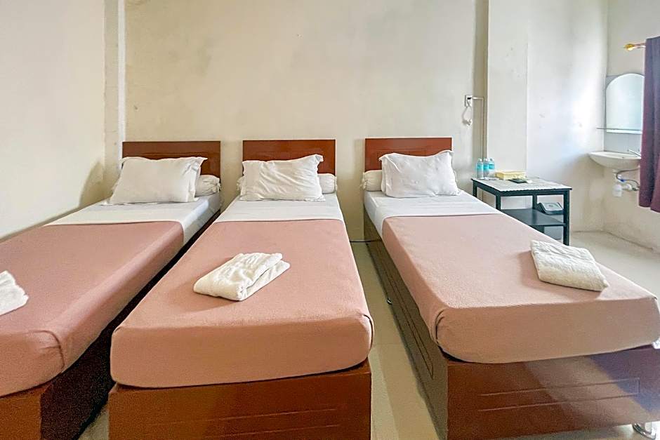 Urbanview Poma Hotel