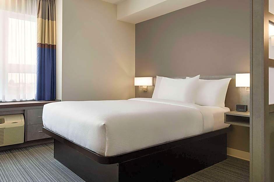 Microtel Inn & Suites by Wyndham Boisbriand