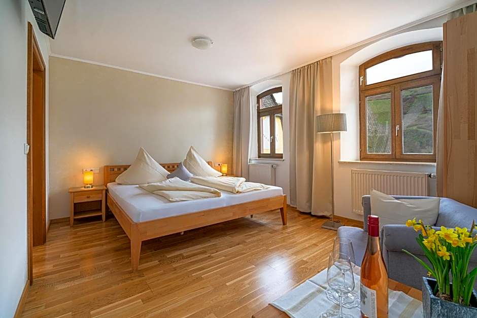 Hotel- Weingut- Moselloreley