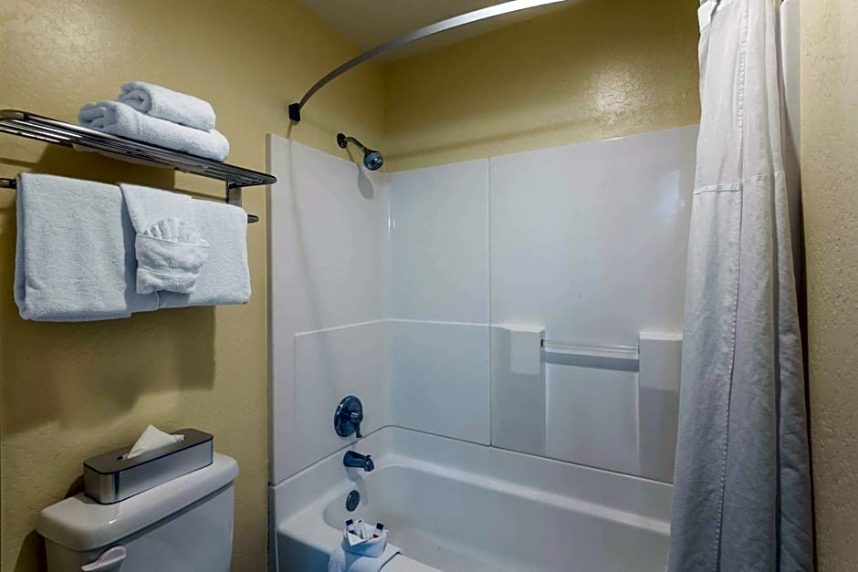 Days Inn & Suites by Wyndham East Flagstaff