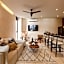 Luxe Jungle Apt 10min To Beach Hot Tub King
