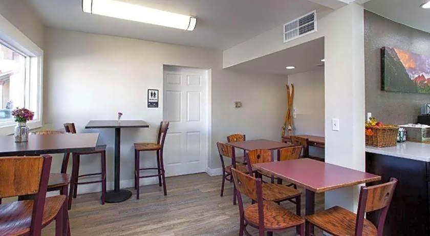 Econo Lodge Inn & Suites Durango