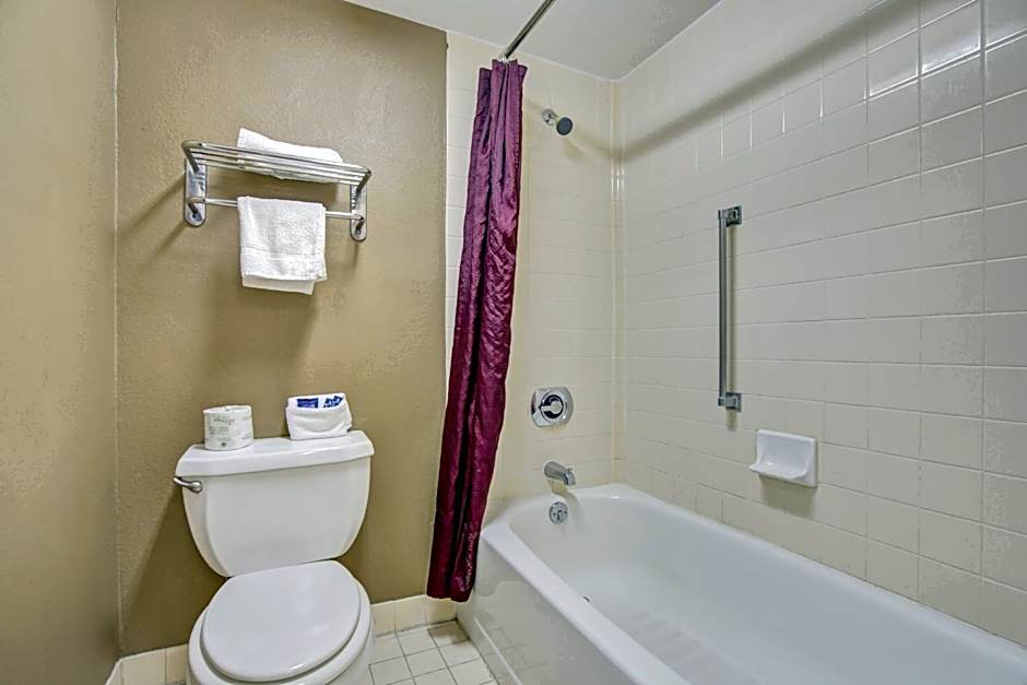 Americas Best Value Inn - Laredo
