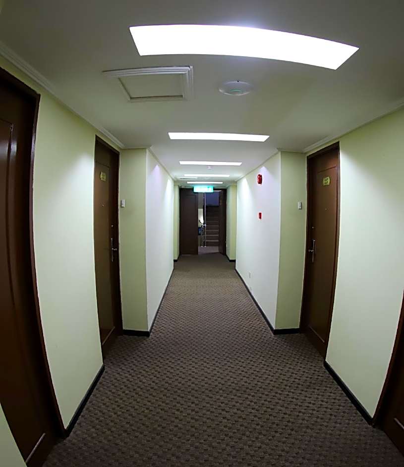 Royal Hotel