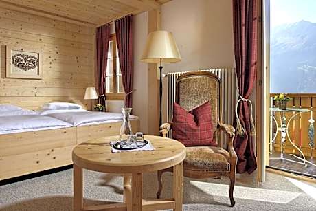 Superior Double Room with Balcony and Mountain View