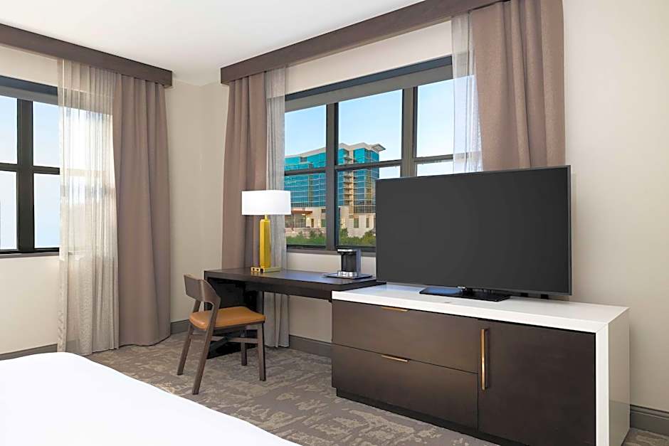 Photo 1 of 10 of Deluxe 1 King Bed