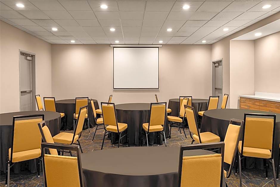 Hampton Inn By Hilton & Suites Moline-Quad City International Airport, Il