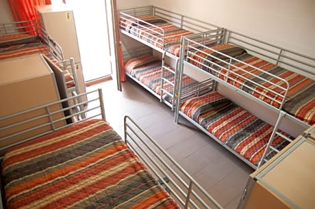 BED in dormitory capacity 8