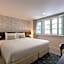 24 Inn at BTS Phrom Phong
