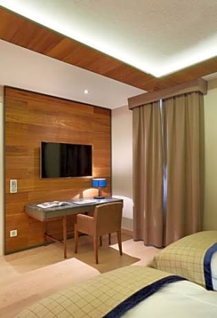 Premier Two-Bedroom Chalet Suite