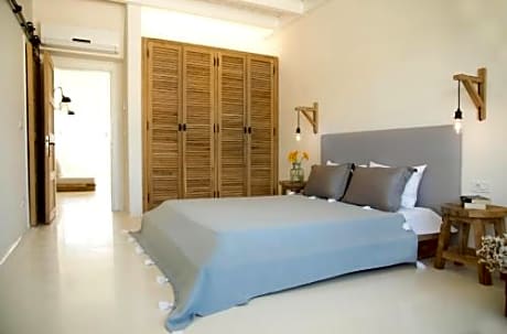 Deluxe Two-Bedroom Apartment
