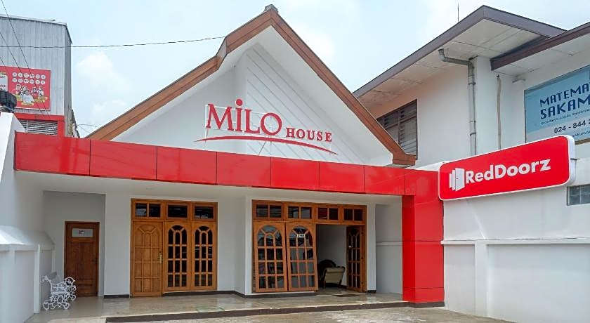 RedDoorz near Kawasan Simpang Lima Area