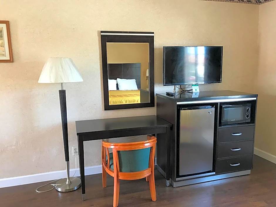 Manhattan Inn & Suites