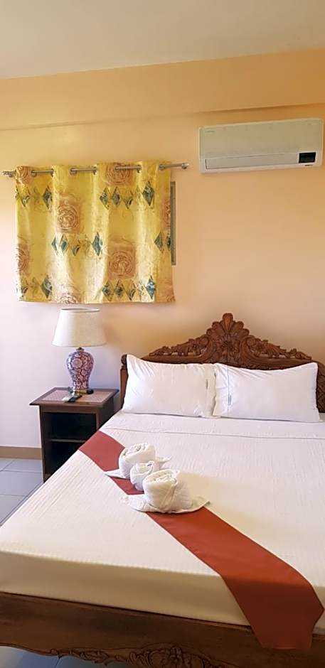 Queenslander Hotel and Restaurant