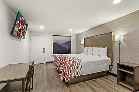 Deluxe King with Kitchenette Non-Smoking