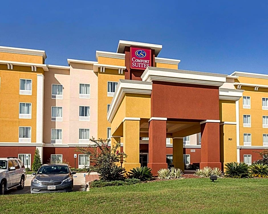 Comfort Suites near Tanger Outlet Mall