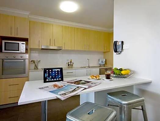 Pacific Suites Canberra