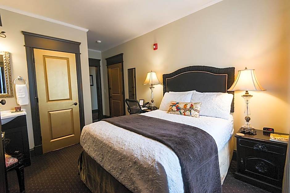 Photo 1 of 5 of 1 Queen Bed