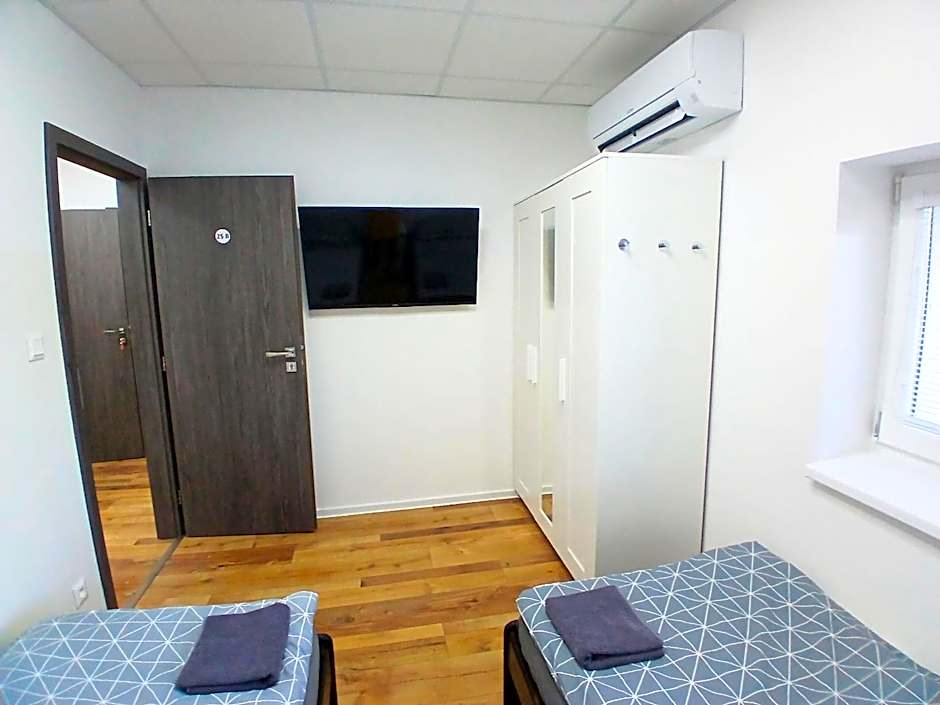 Dimael Hostel & Apartments