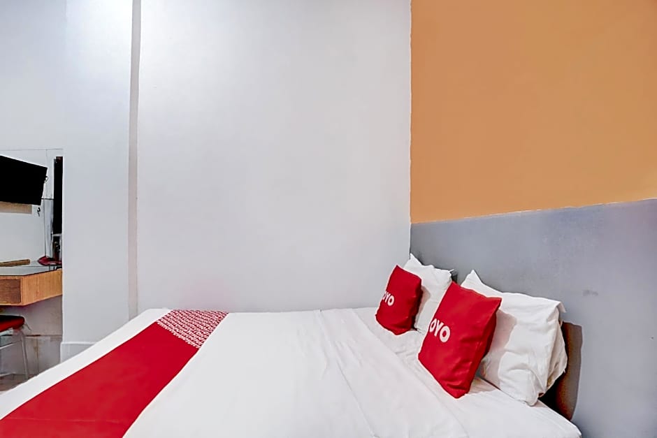 RedDoorz near Taman Bungkul