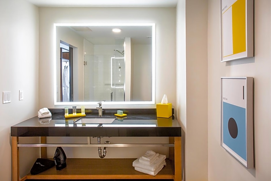 Hotel Indigo Seattle Everett Waterfront Place, an IHG Hotel
