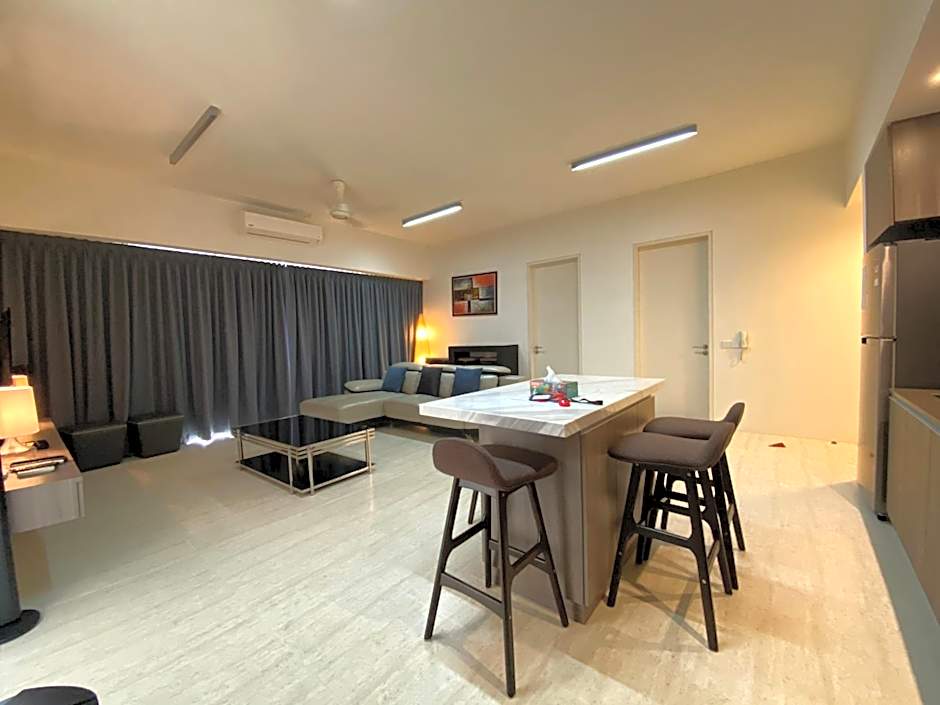 By The Sea Side Seaview and Mountain View 252