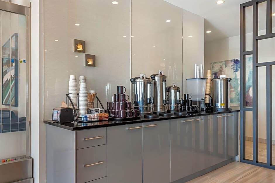 Executive Residency by Best Western Calgary City View North