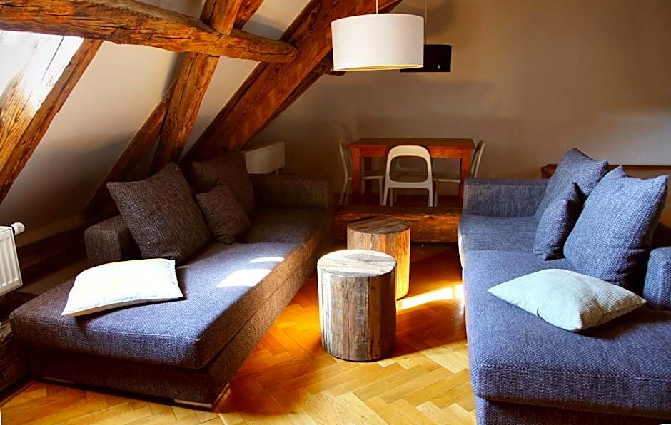 Three Golden Crowns Apartments