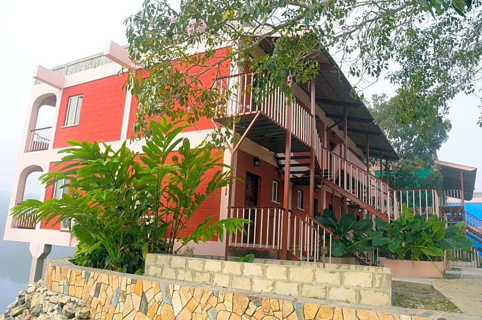 Lamanai Landings Hotel and Marina