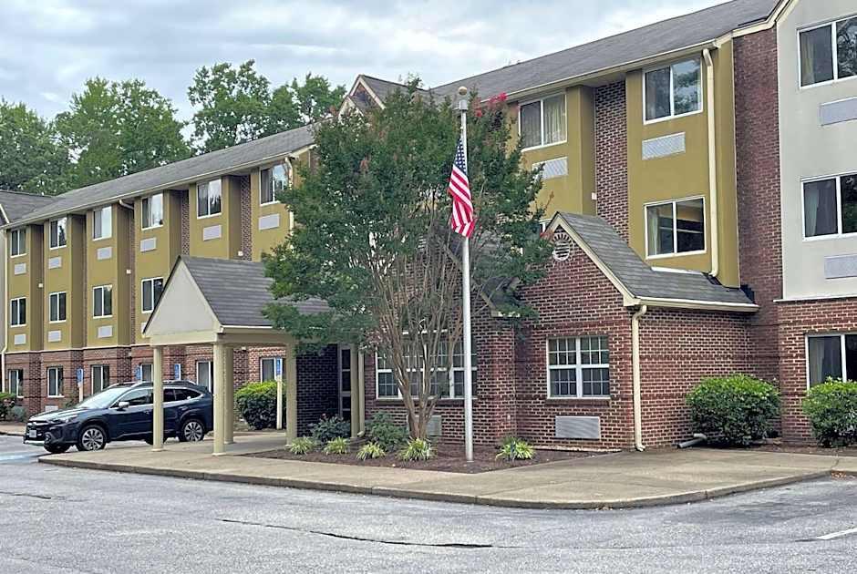 Microtel Inn & Suites by Wyndham Newport News Airport
