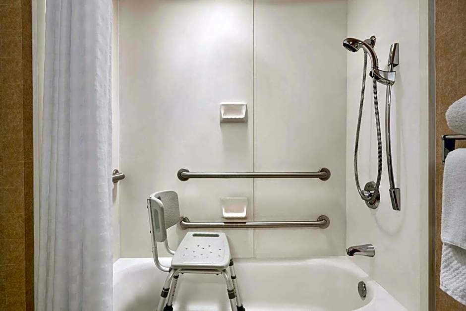 Embassy Suites By Hilton Hotel Tampa-USF/Near Busch Gardens