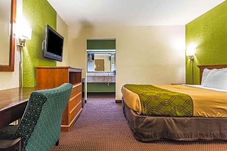 Queen Room - Accessible/Smoking