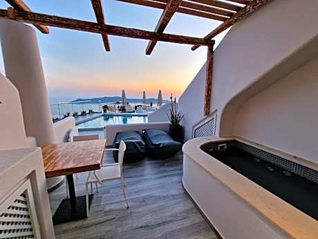 Modern Suite with Hot Tub and Caldera View