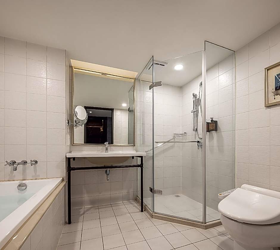 Lakeshore Hotel Metropolis