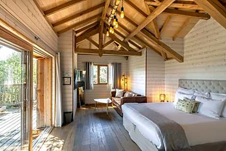 Cabane dans les Arbres avec Jacuzzi
