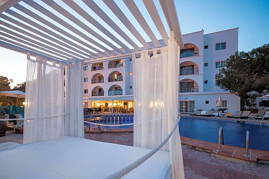 Aparthotel Puerto Cala Vadella