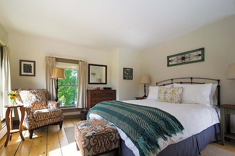Photo 1 of 6 of Forest Suite, Bathtub