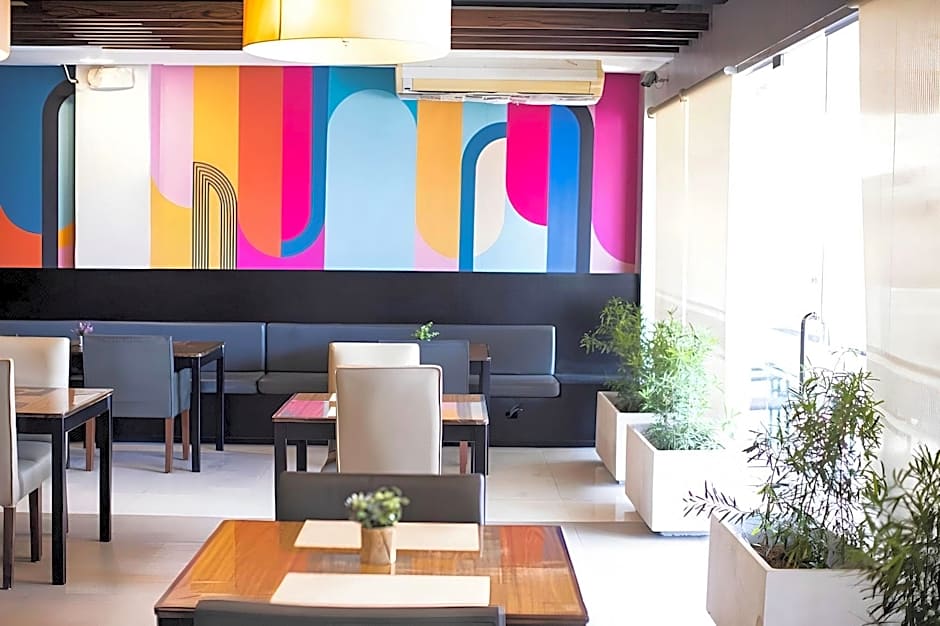 Holiday Suites Business District - Formerly Empire Suites Hotel