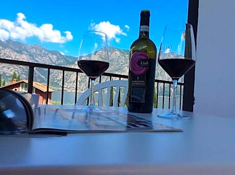 One-Bedroom Apartment with Balcony