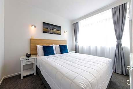 Queen Room with Garden View
