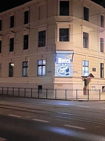 Twin Room with City View