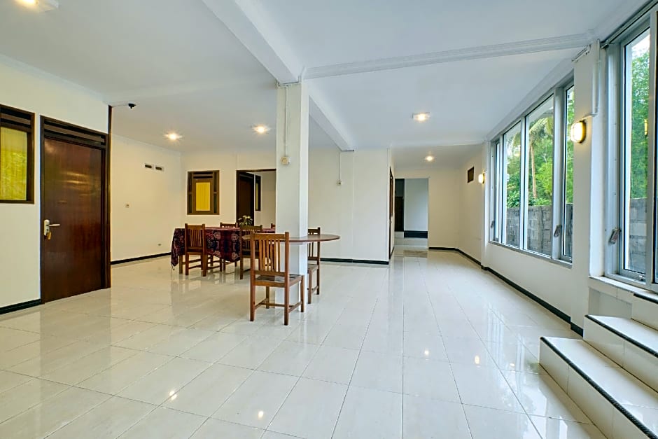 OYO 2519 Mayang Garini