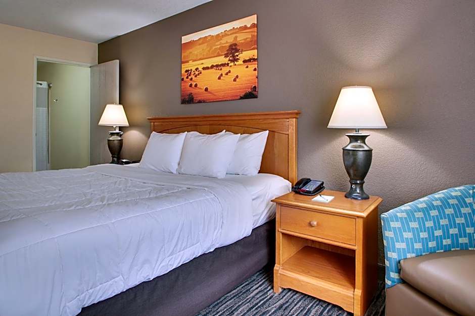 EverSpring Inn & Suites