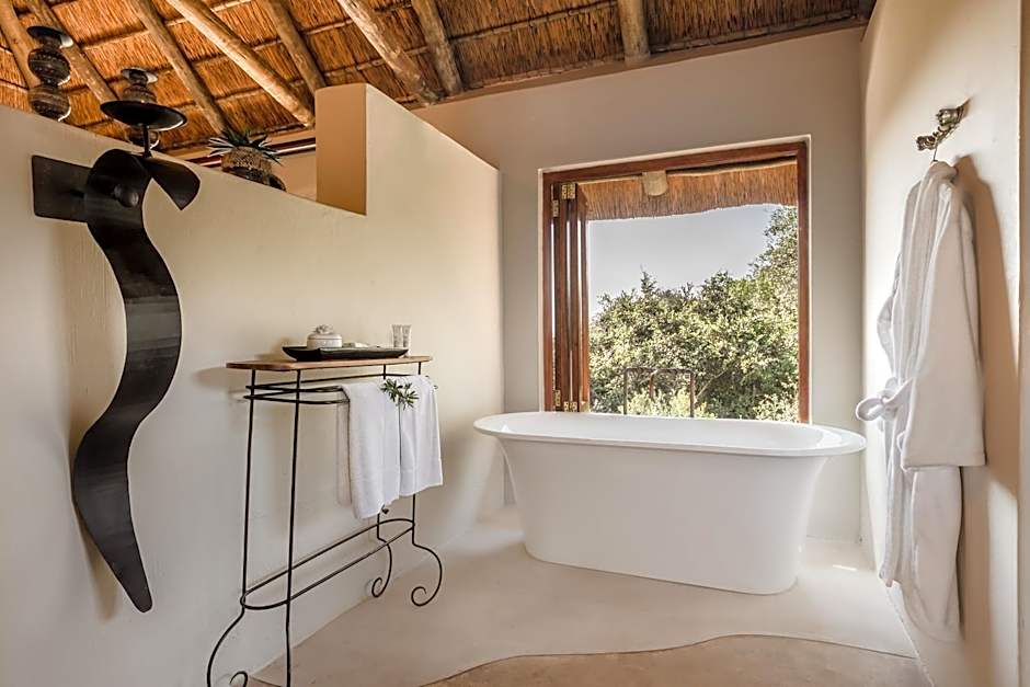 Bukela Game Lodge - Amakhala Game Reserve