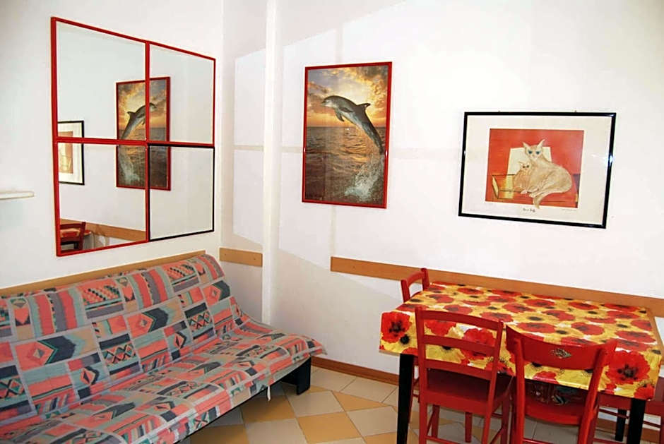 One-bedroom flat with balcony and AC
