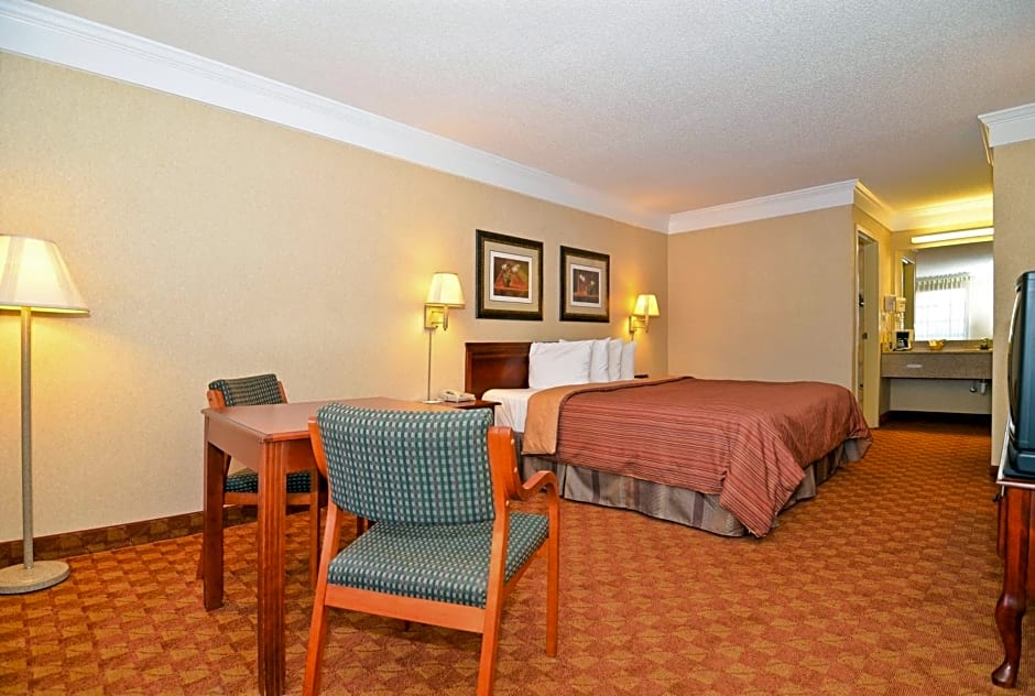 Peach State Inn & Suites