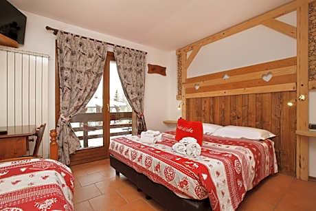 Triple Room with Mountain View