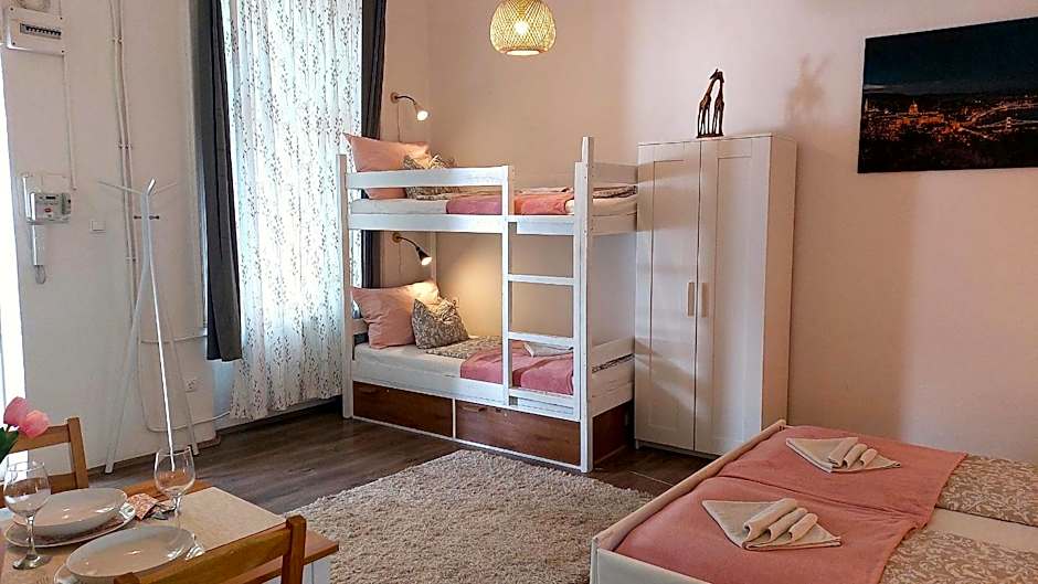 GoodMo Budapest Smart Rooms